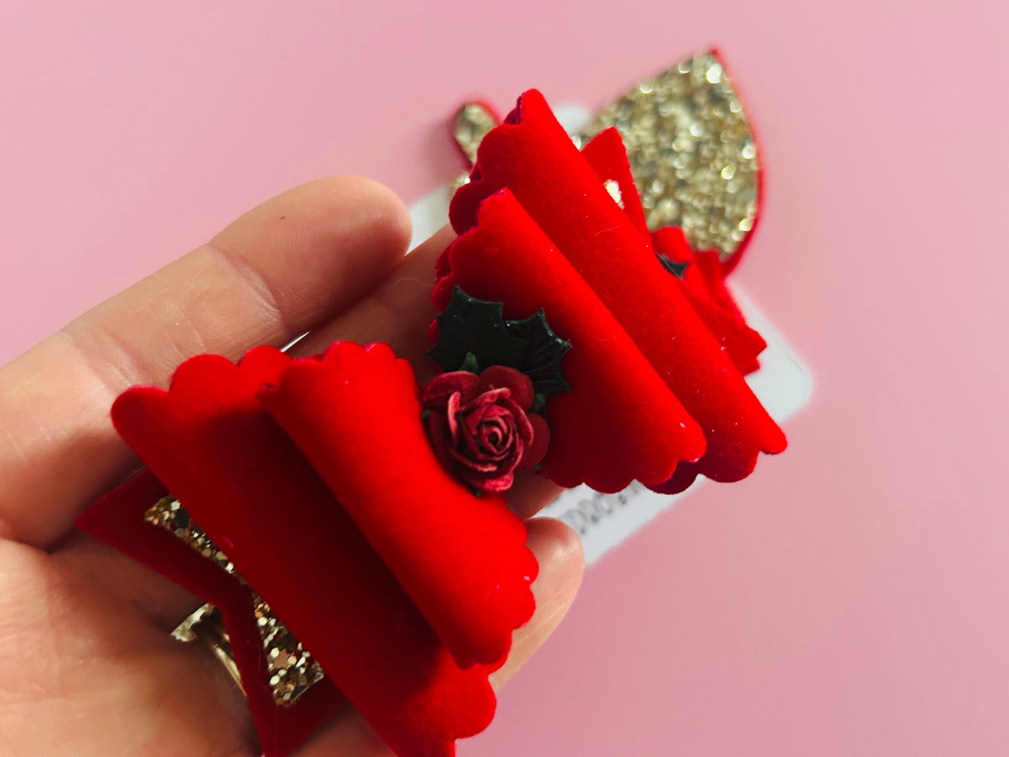 Red Rose scallop Bow